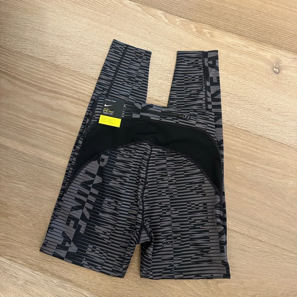 NWT 🌟 Nike Epic fast Black and Gray Leggings - Picture 2 of 10